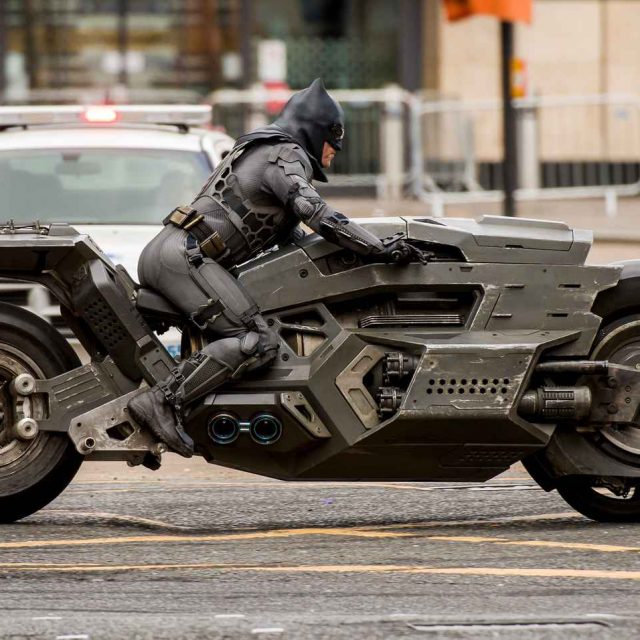 新バットマンのバイクがかっこよすぎて震える！乗っているのは…？【写真アリ】