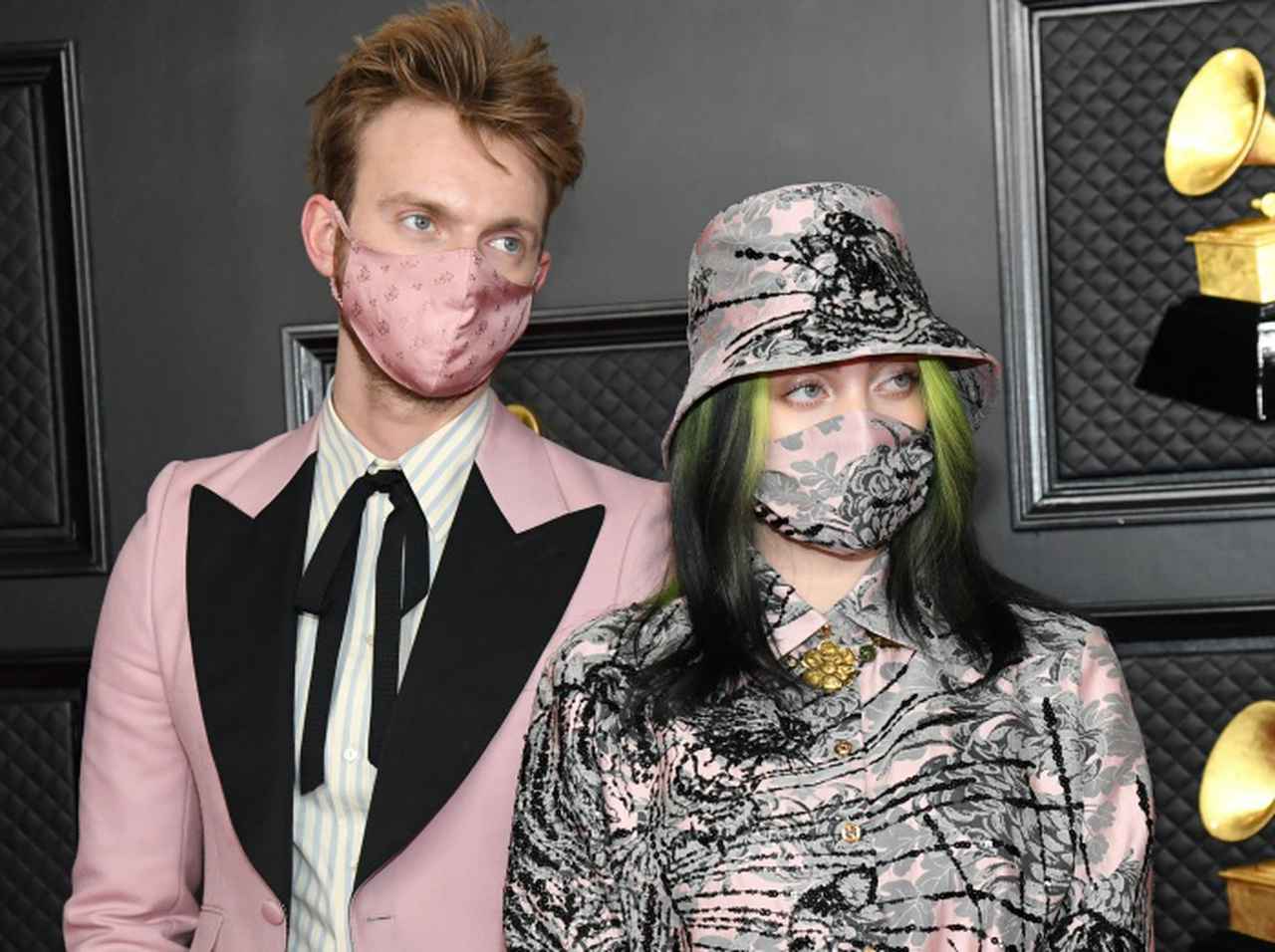 ビリー・アイリッシュのガセネタを流すな、兄フィニアスがファンアカウントを批判