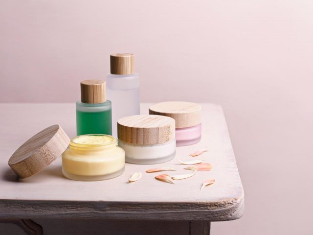 化粧品も“プラスチックフリー”が常識!?ごみ削減を掲げる海外のコスメブランド