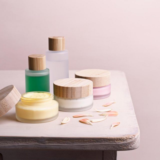 化粧品も“プラスチックフリー”が常識!?ごみ削減を掲げる海外のコスメブランド