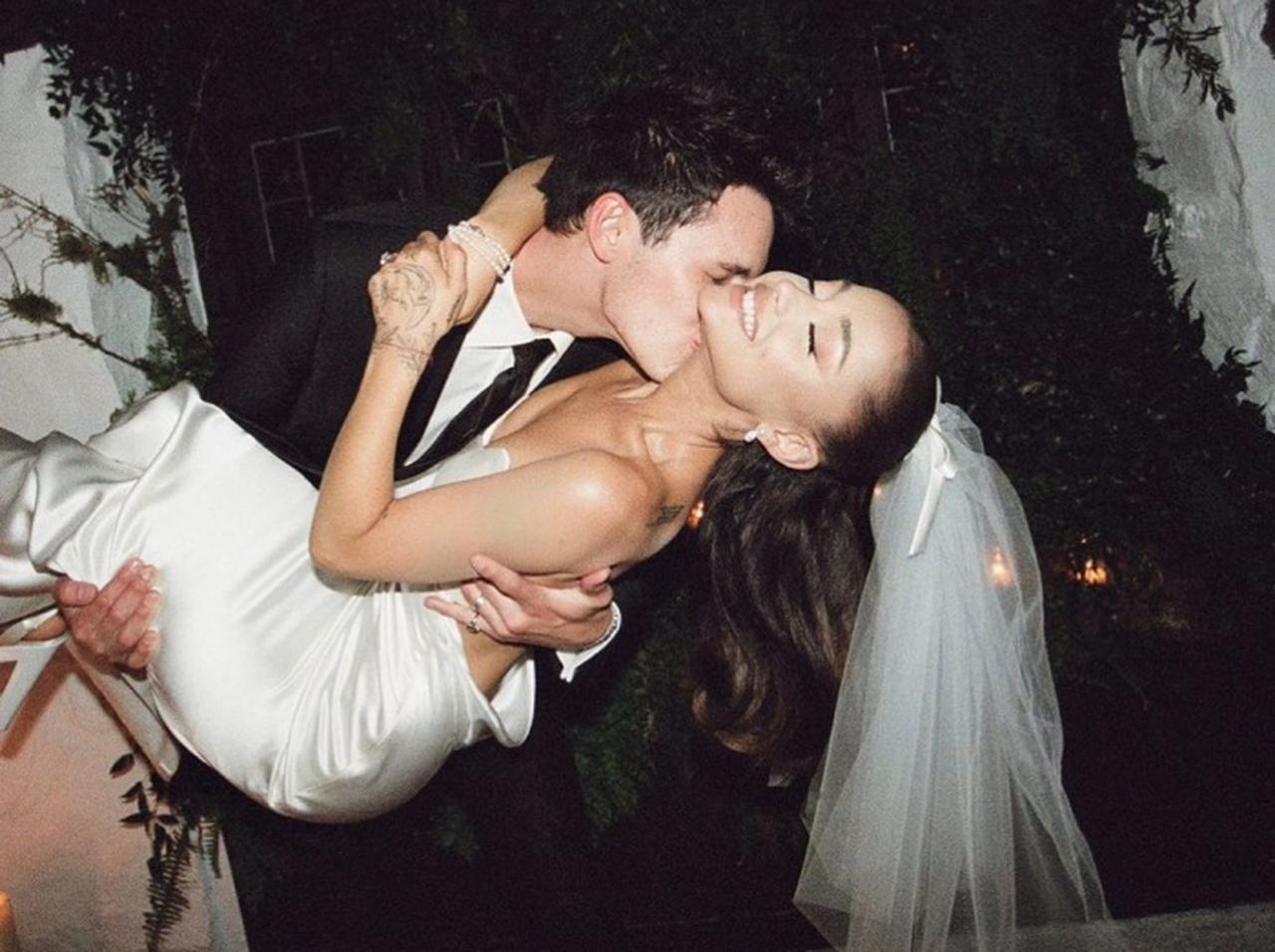 アリアナ・グランデ、たっぷりの写真で夫ダルトンとのハネムーンをファンに報告