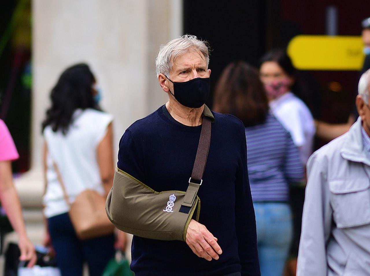 『インディ・ジョーンズ』撮影で怪我をしたハリソン・フォードの姿が痛々しい