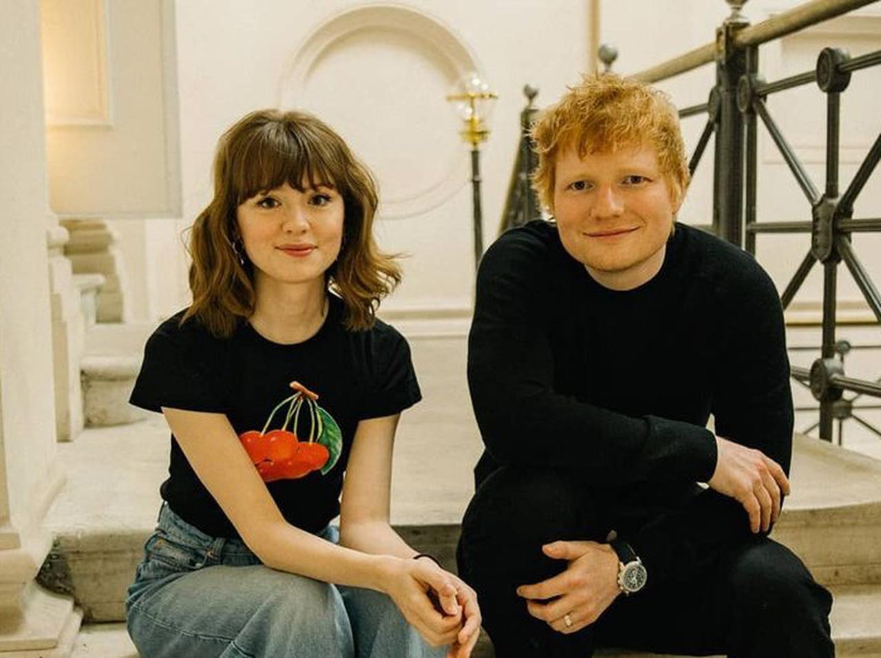 エド・シーラン、自身のレーベルからデビューしたメイジー・ピーターズを祝福