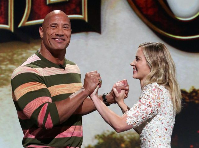 ドウェイン・ジョンソとエミリー・ブラントが火花散らす、『ジャングル・クルーズ』予告編をめぐって争い