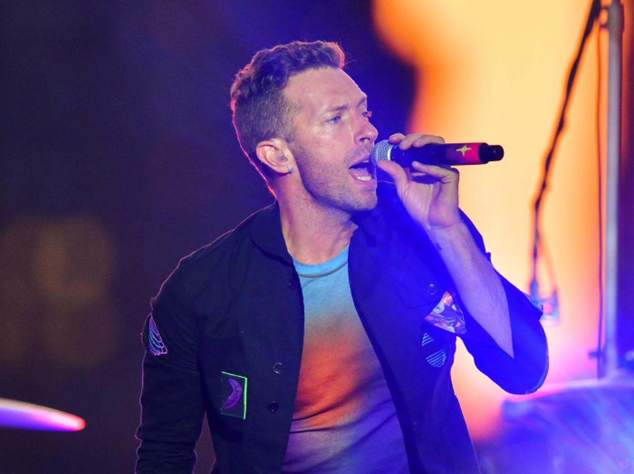 コールドプレイ、新曲のタイトルに『絵文字』を採用！斬新すぎて思わず二度見