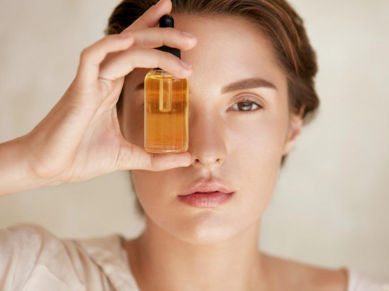 ニキビなどの肌荒れには「ホホバオイル」が効果的!正しい使い方と注意すべき点