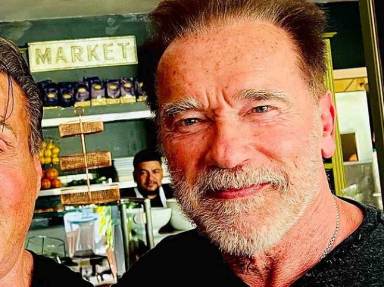 アーノルド・シュワルツェネッガー、大親友と1年ぶりに再会!ツーショット写真の笑顔がカワイイ