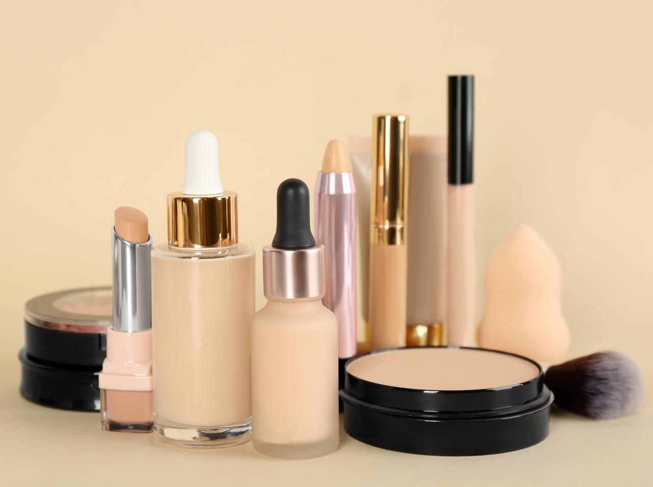 シームレス肌に仕上がるファンデーションのテクニック3選