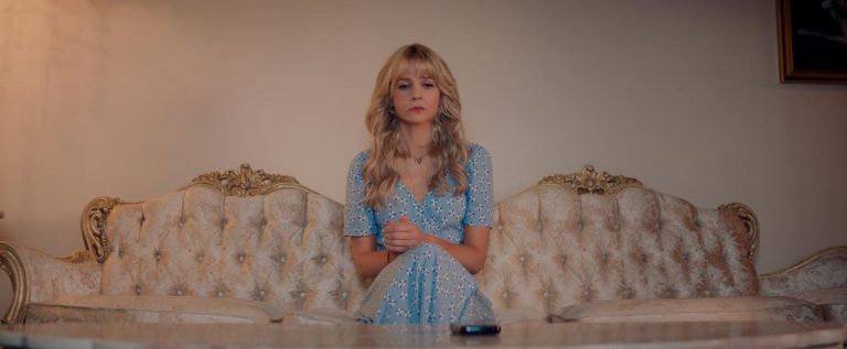 レイプ犯に復讐する『プロミシング・ヤング・ウーマン』が「カラフル」なのはなぜ？