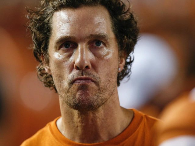 州知事選出馬を噂されるマシュー・マコノヒー、独立記念日に「政治家さながらのスピーチ」を披露