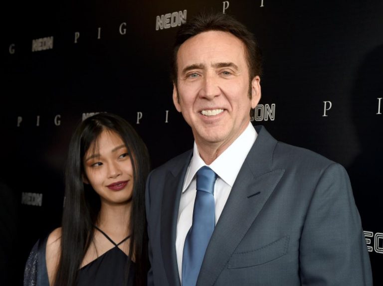 ニコラス・ケイジ、日本人妻リコ・シバタと映画のプレミアに仲良く手をつないで現る【写真アリ】