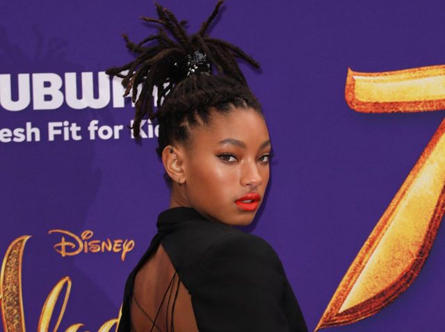 ウィル・スミス娘、パフォーマンス中に髪の毛を剃って坊主に