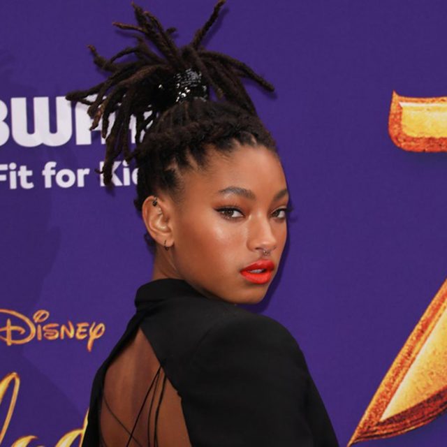 ウィル・スミス娘、パフォーマンス中に髪の毛を剃って坊主に