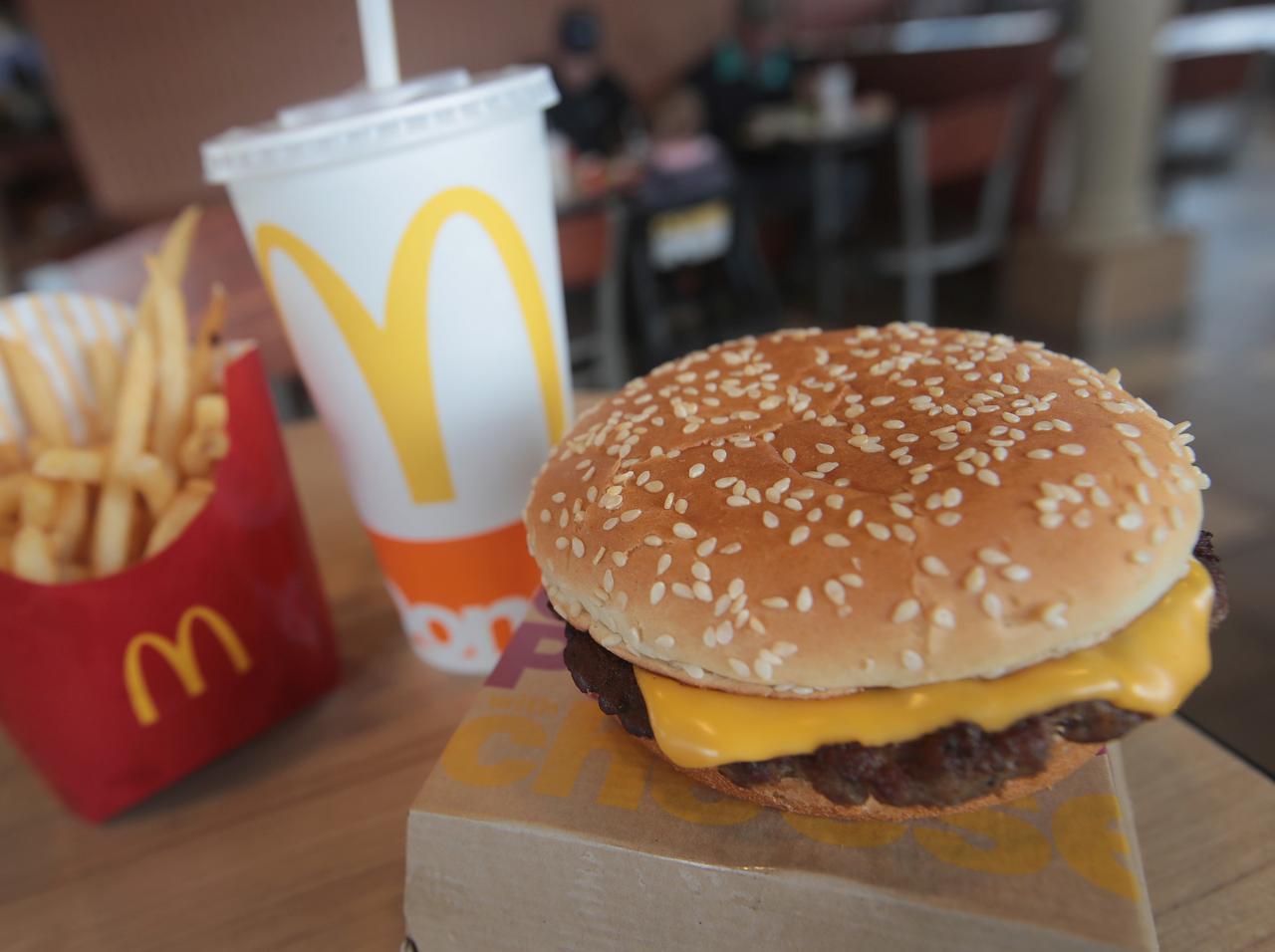 マクドナルドのダブルチーズバーガー、「この食べ方」を知らないなんて“人生損してる！”と話題なのがコレ