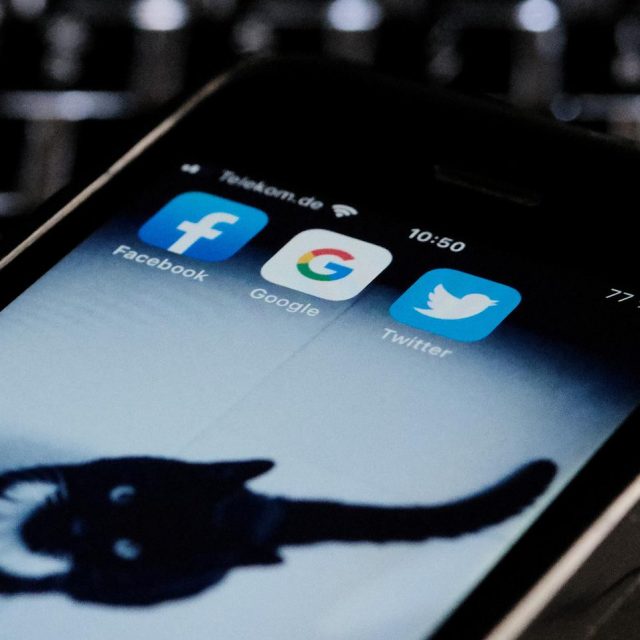 iPhoneのホーム画面にアプリの『中身』を表示しておけるライフハック！「天気」「メモ」など