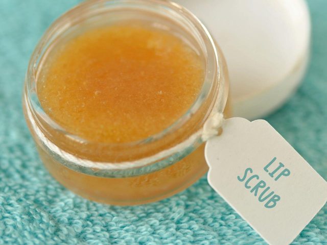 リップスクラブは良くない？逆効果？うるおい唇に導く正しいケア方法