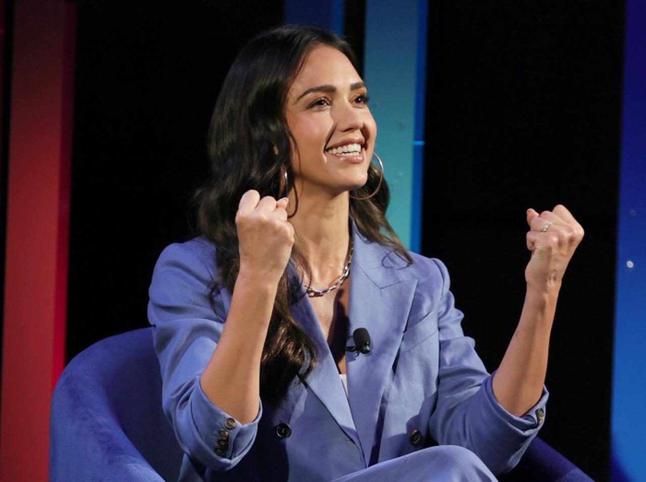 ジェシカ・アルバ、夫と以前は“週1でデート”も「いつしかしなくなった」それでも夫婦円満のワケ