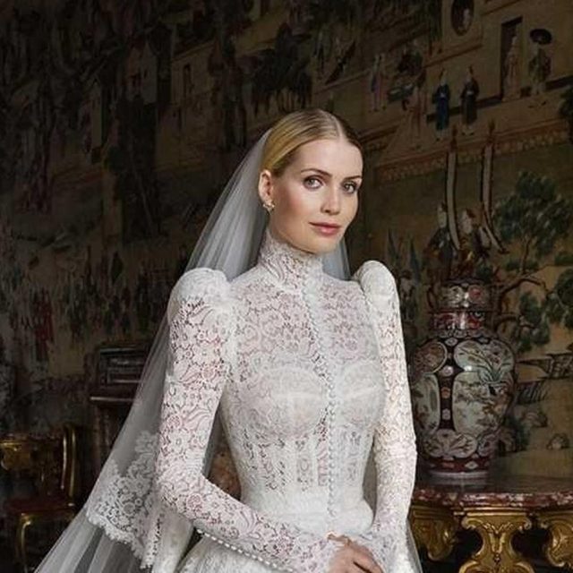 ダイアナ妃姪、32歳年上の富豪と結婚！ウェディングドレスは自身と縁があるブランド