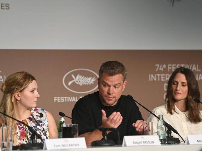 カンヌ国際映画祭で会場からスタンディングオベーション、マット・デイモンが感極まって…