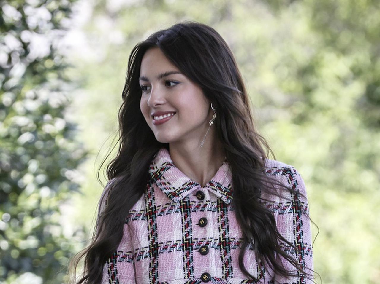 オリヴィア・ロドリゴ、ホワイトハウスに履いて行った「セールの靴」の売れ行きが好調