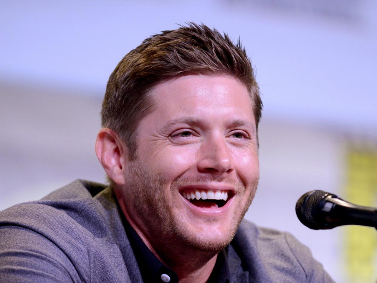 ジェンセン・アクレス、『スーパーナチュラル』の思い出の爆笑シーンを再現！