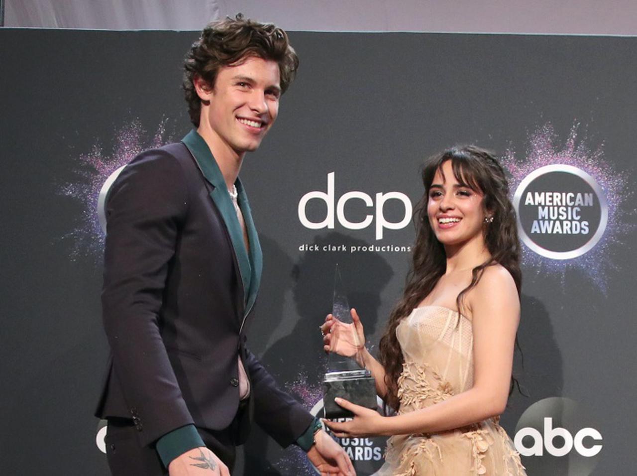 カミラ・カベロ、恋人ショーン・メンデスがイケメンすぎて「困っていること」を明かす