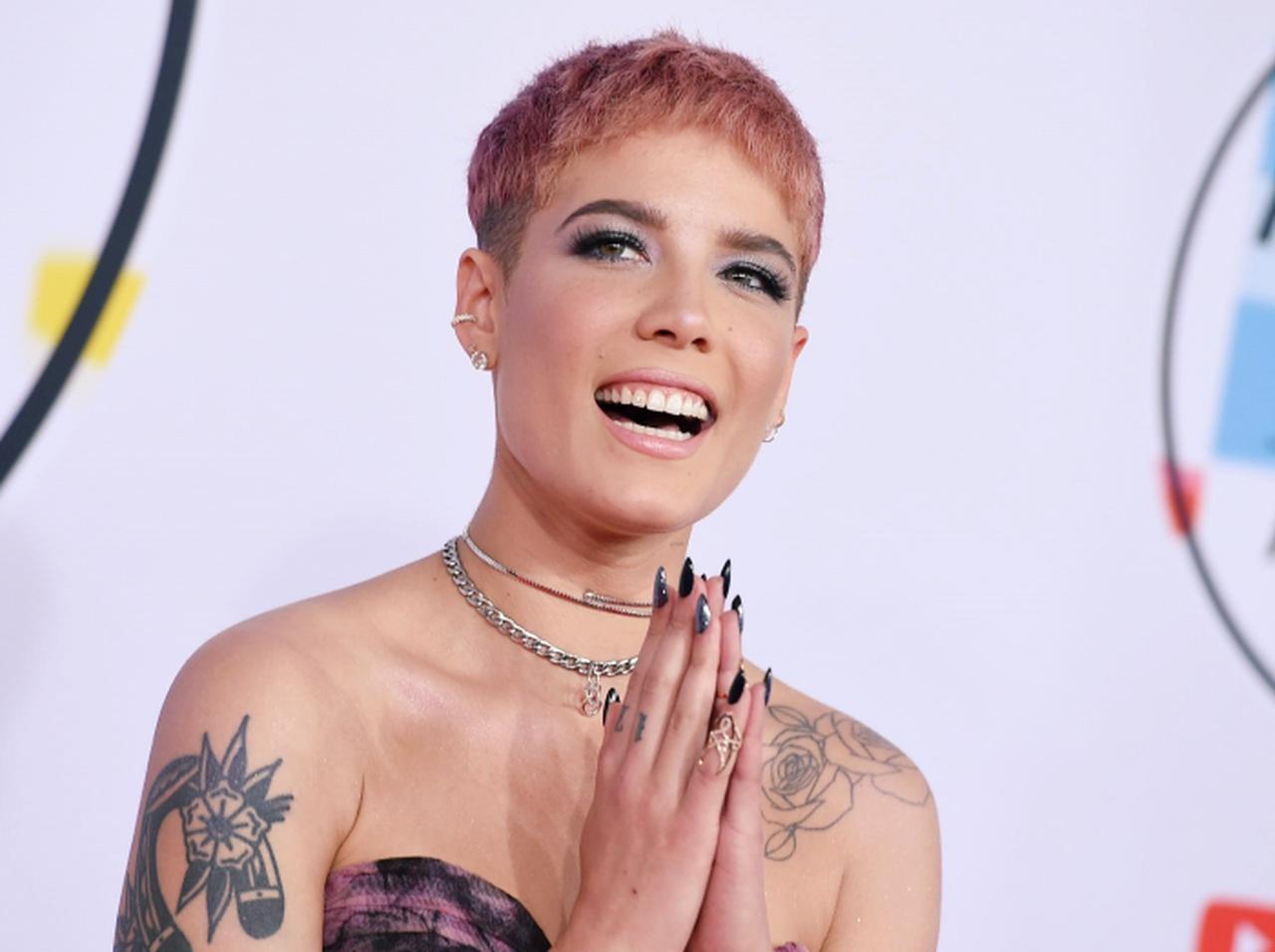 ホールジーに第1子誕生！「レアで多幸感に満ちた」出産を報告