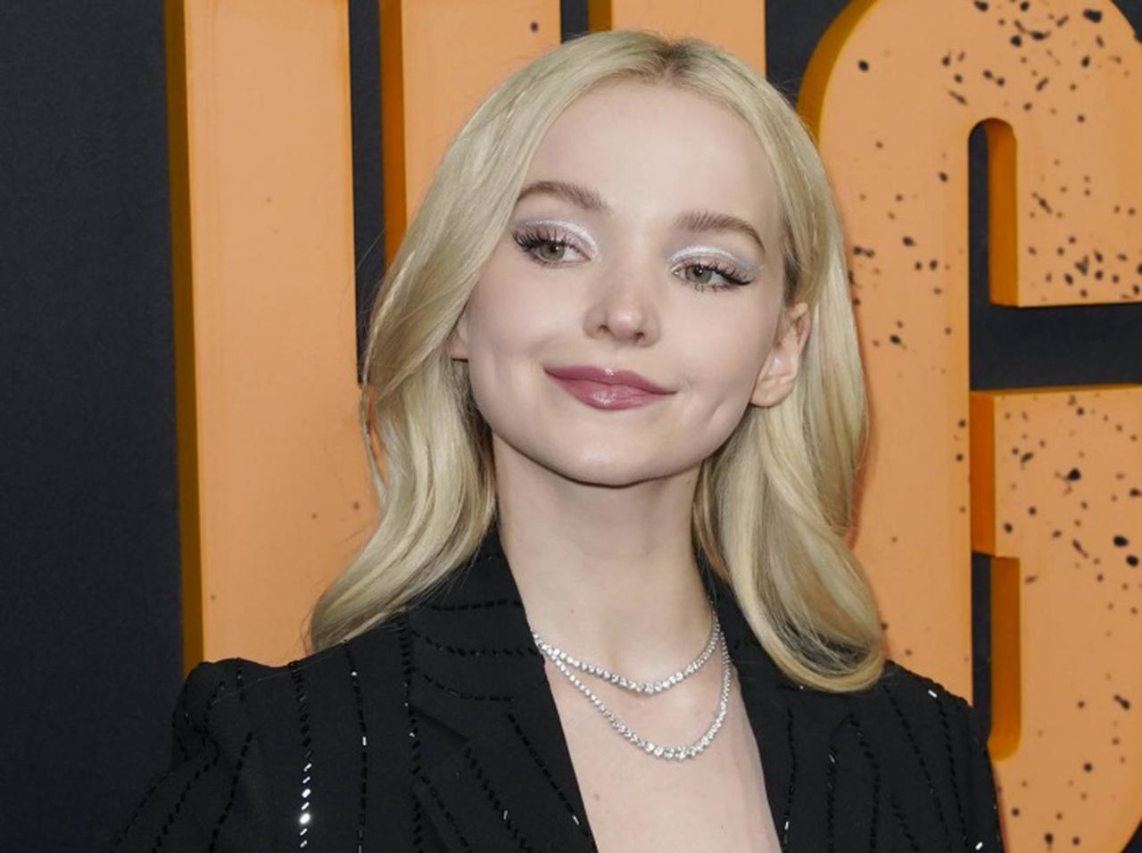 ダヴ・キャメロン、俳優もシンガーも辞めて「セクシー」に専念するとツイート