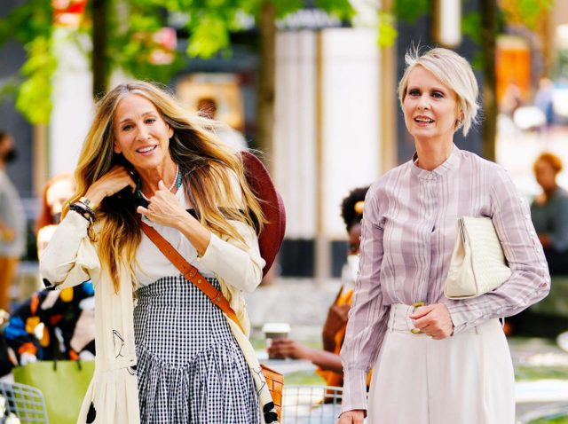 『セックス・アンド・ザ・シティ』続編の1stルックが公開！撮影中オフショットも胸アツ