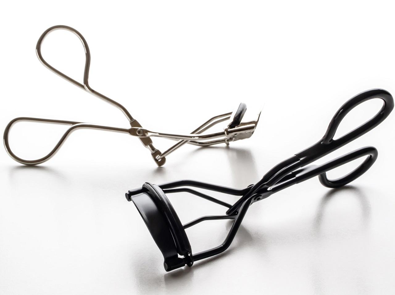 あるビューラーをプロが大絶賛!まつげがしっかり上がるビューラーとは?