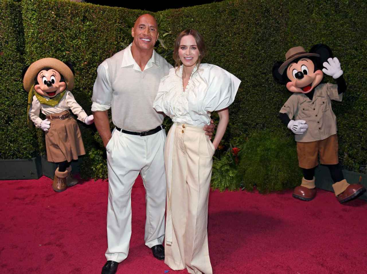 ドウェイン・ジョンソン&エミリー・ブラント、“キスシーン”を「酒」で乗り切る