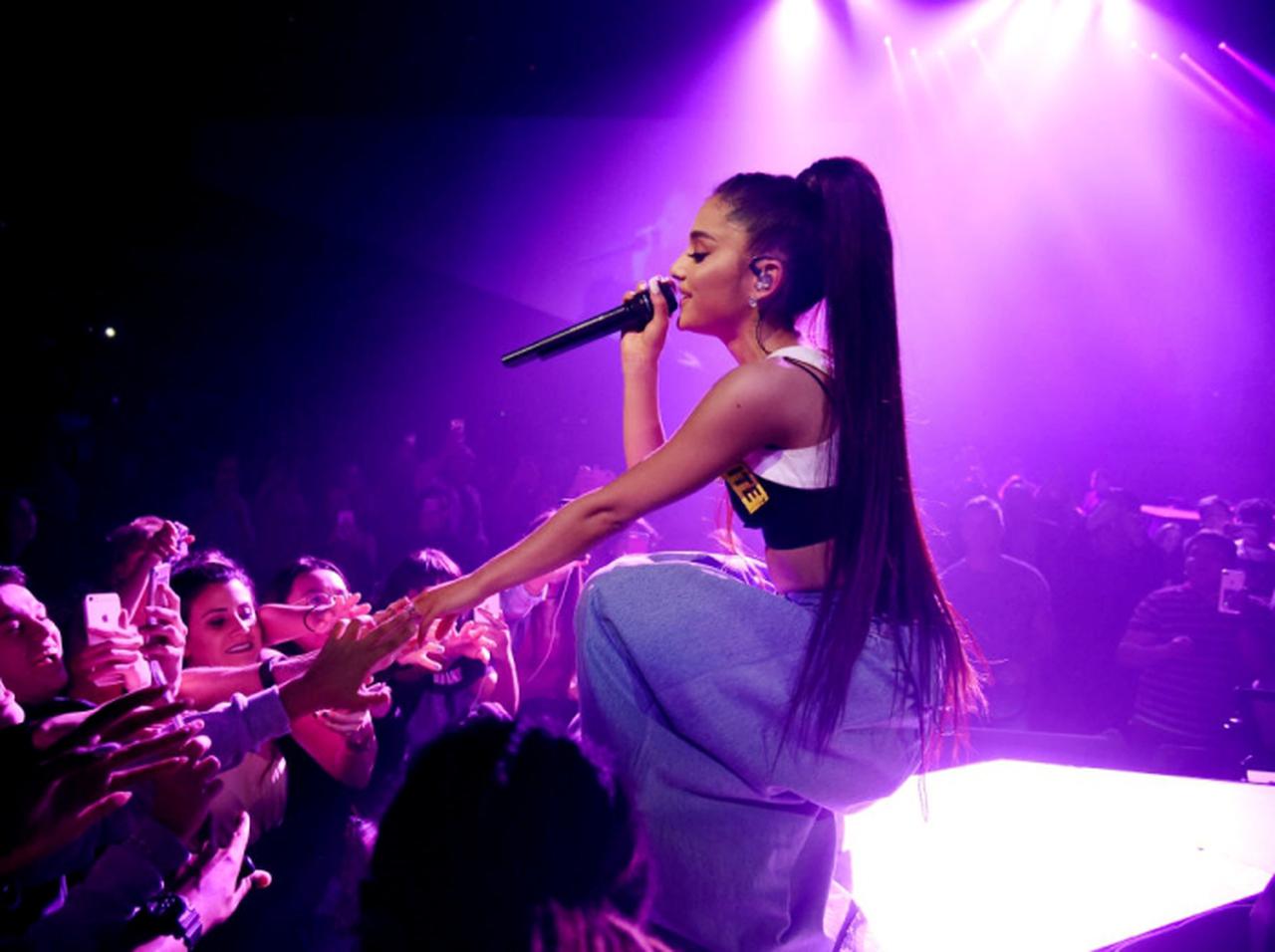 アリアナ・グランデ、ハネムーン中の「ファンサ」が神