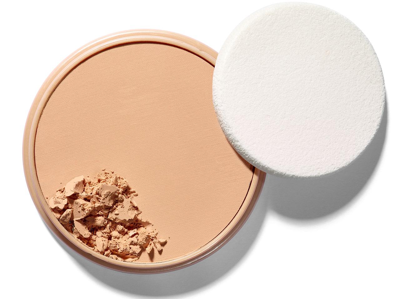 パウダーなのに肌がしっとりする!多くのプロが愛用するプレストパウダーとは?