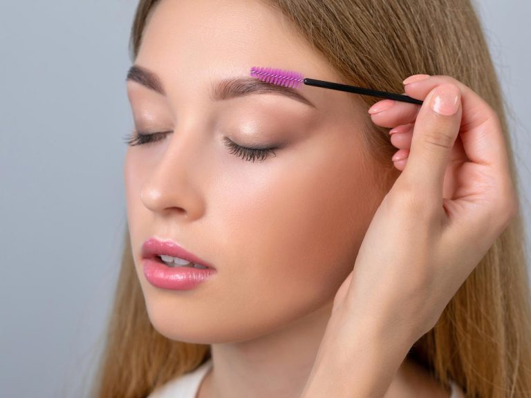 「眉毛美容液」をつけても効果がない?“有効成分”の見極め方をプロが伝授