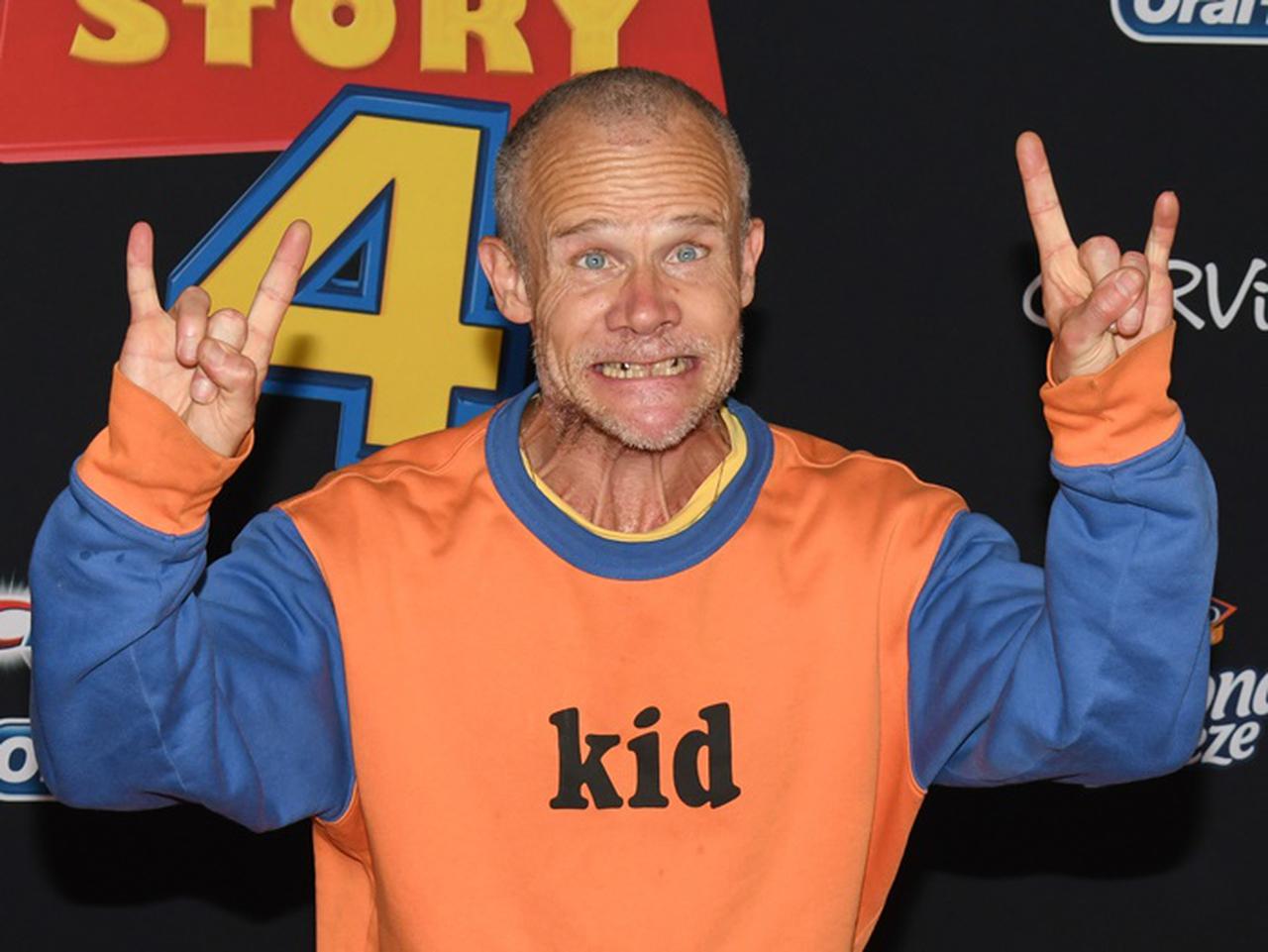 レッド・ホット・チリ・ペッパーズ、フリーが「美しいねずみの尻尾」とお別れ