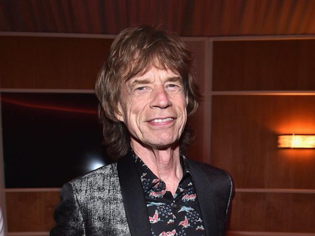 ミック・ジャガーの家族写真がレアすぎる！34歳になった恋人がお披露目