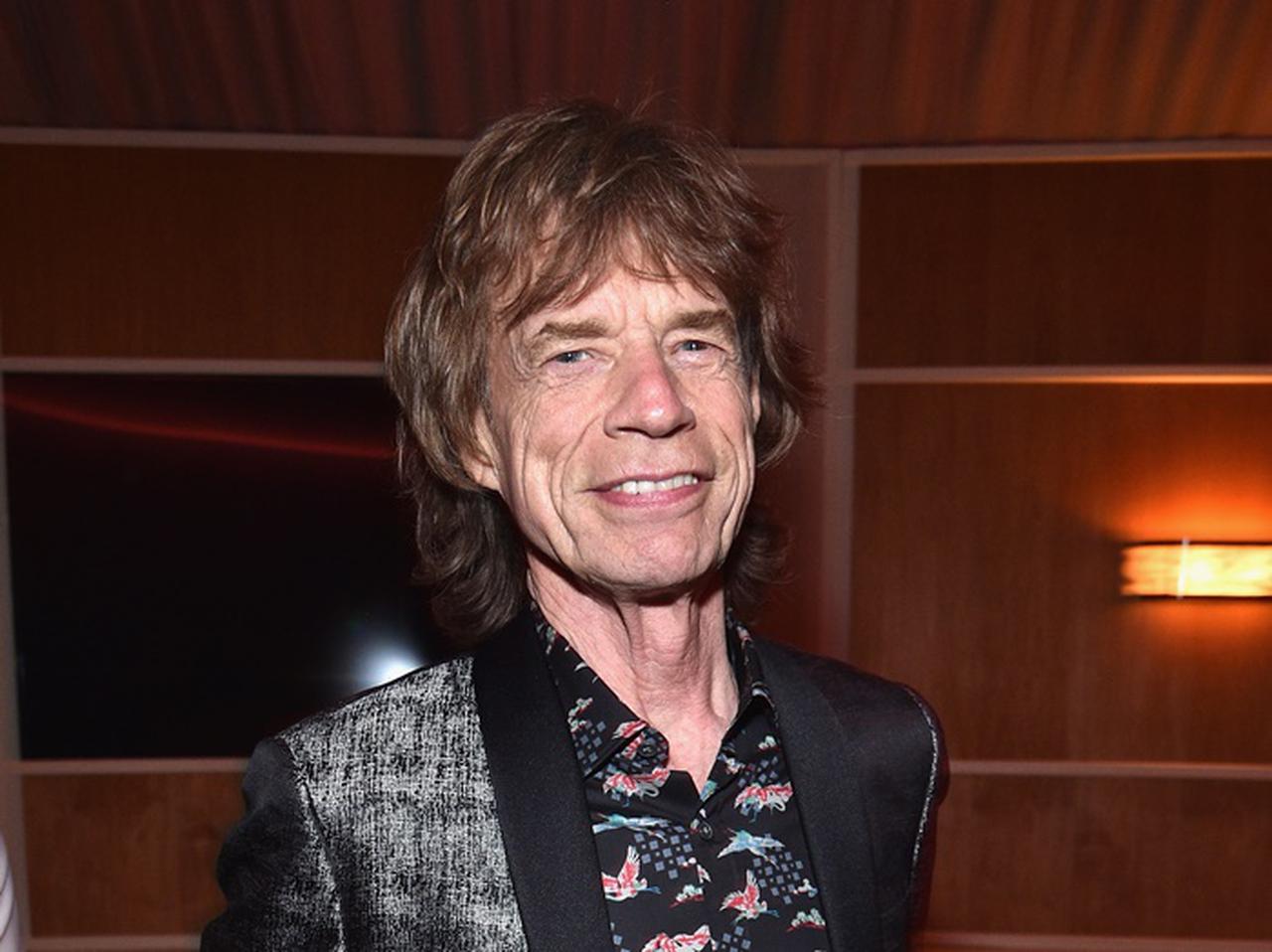 ミック・ジャガーの家族写真がレアすぎる！34歳になった恋人がお披露目