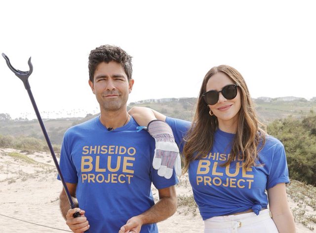 エイドリアン・グレニアーらセレブが資生堂の海を守るビーチ清掃に参加