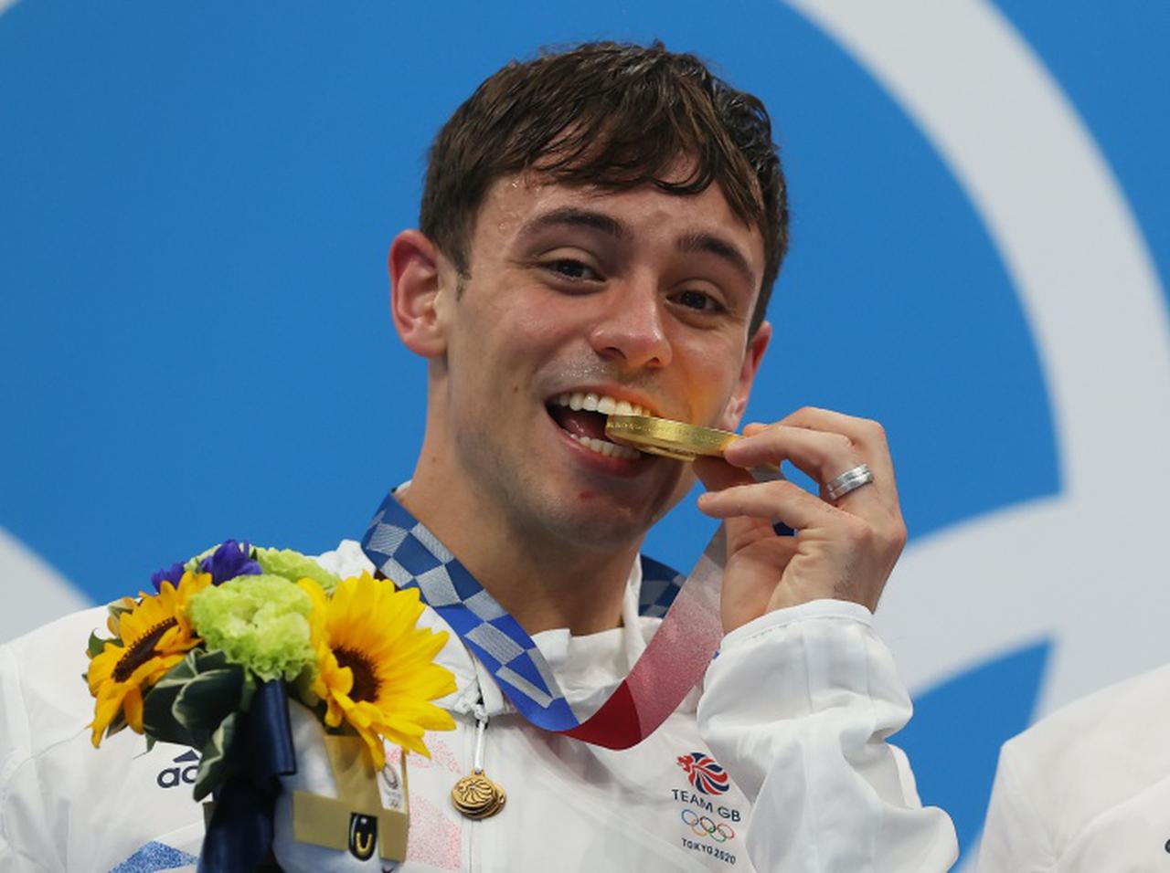 「私はゲイの男性で、オリンピックのチャンピオン」水泳金メダリストがLGBTQ+の若者たちにメッセージ