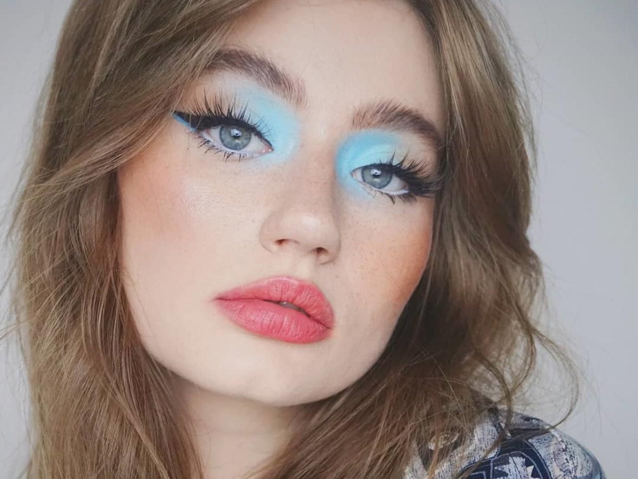 パステルカラーは浮く?血色悪く見えない「パステルメイク」の似合わせ術