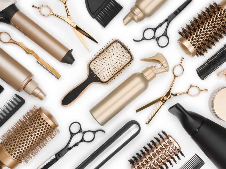 湿気に負けない「前髪」をつくる!有名スタイリストが手放せないアイテムとは?