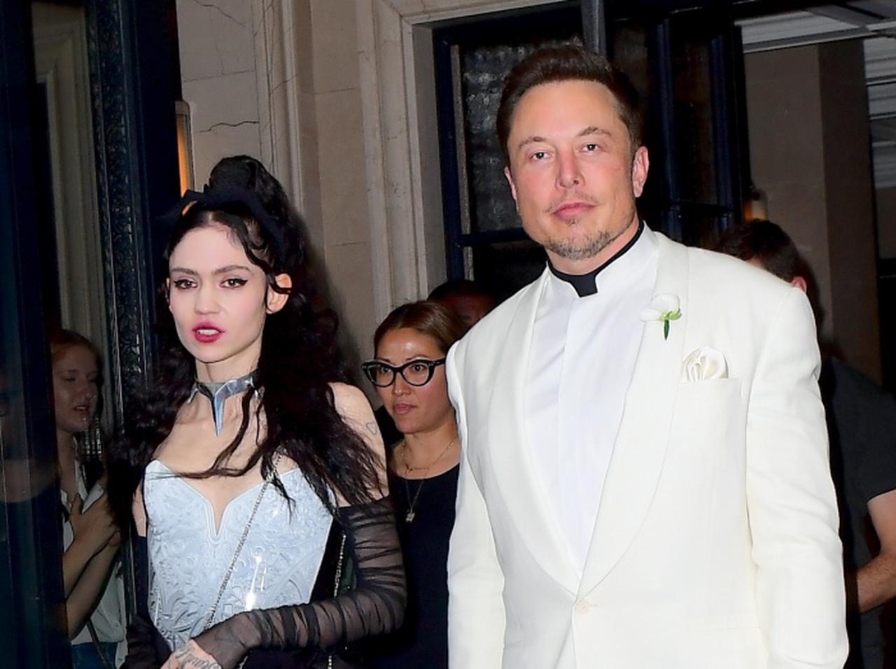 グライムス、大富豪の恋人イーロン・マスクは「資金源」じゃないと強調