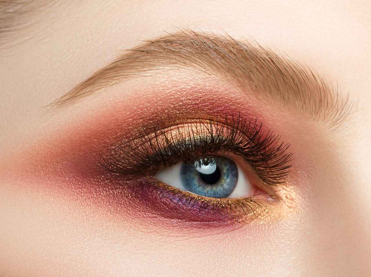 脱色いらずで「ブリーチ眉」ができる、簡単なメイクの裏ワザとは?