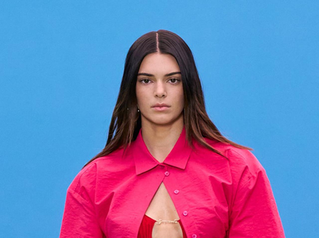 ケンダル・ジェンナー、1年以上ブランクが空いたランウェイでビシッときめる