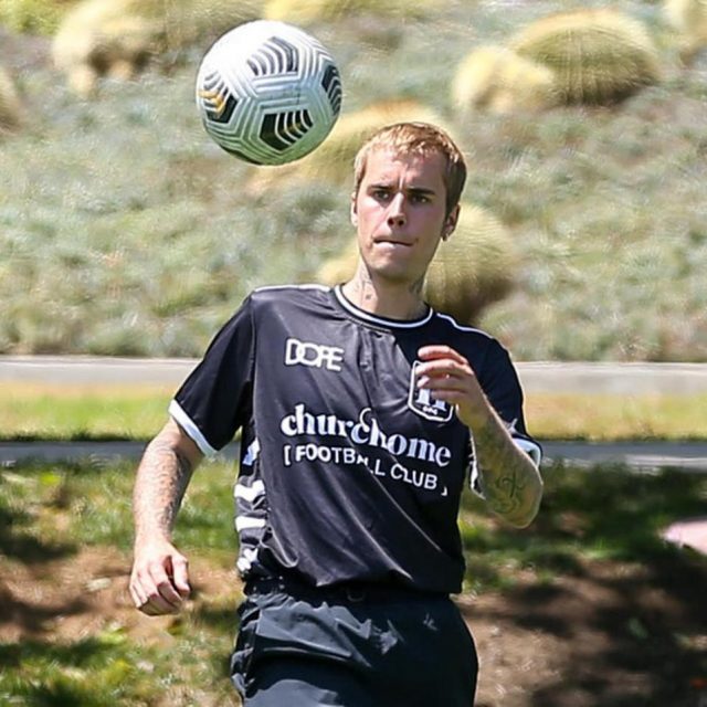 ジャスティン・ビーバー、一般人に混じって「サッカーの試合」で汗を流す【写真アリ】