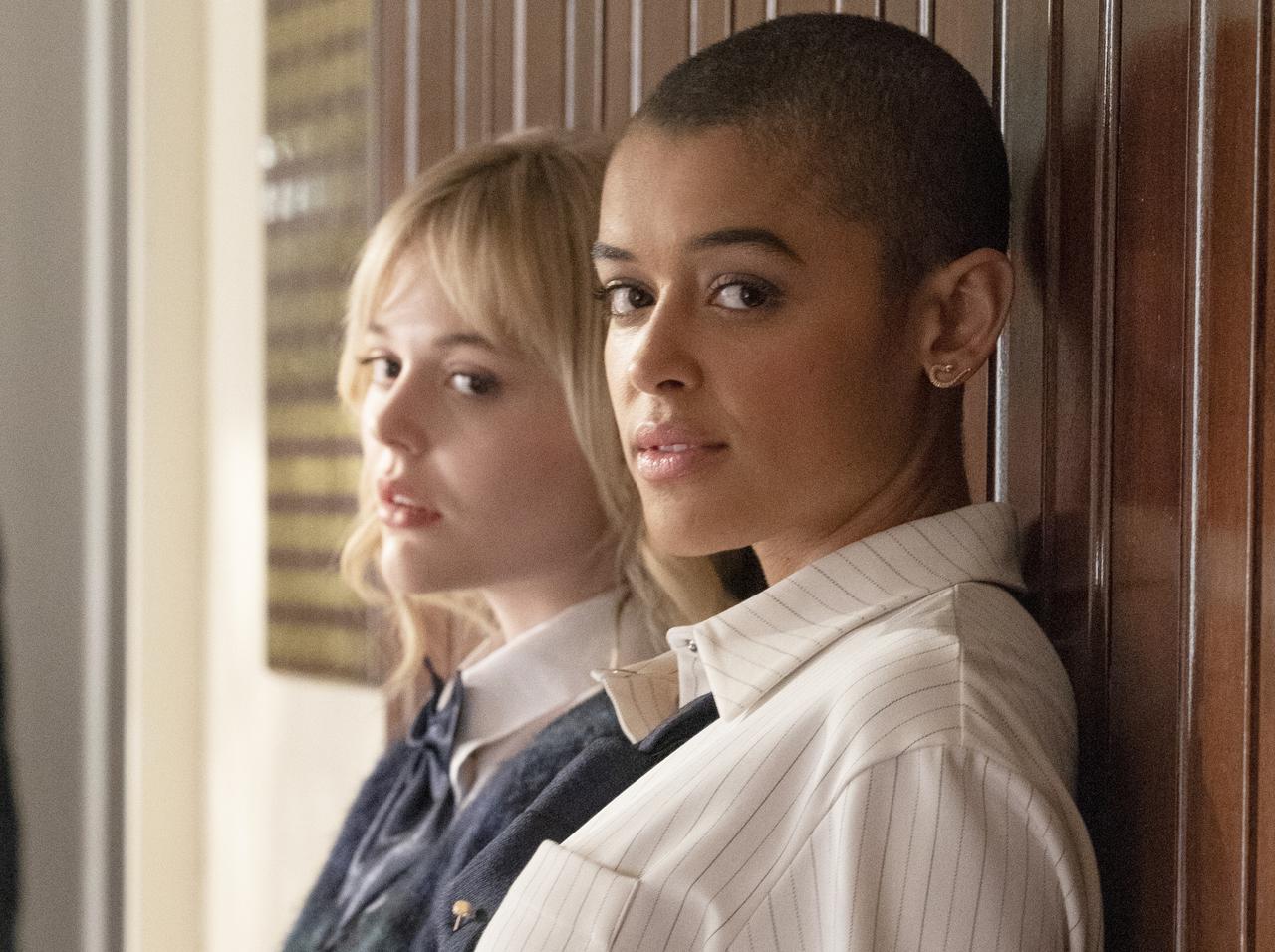 今夜配信!『ゴシップガール』本予告で「この学校は私たちのもの」と学園の女王