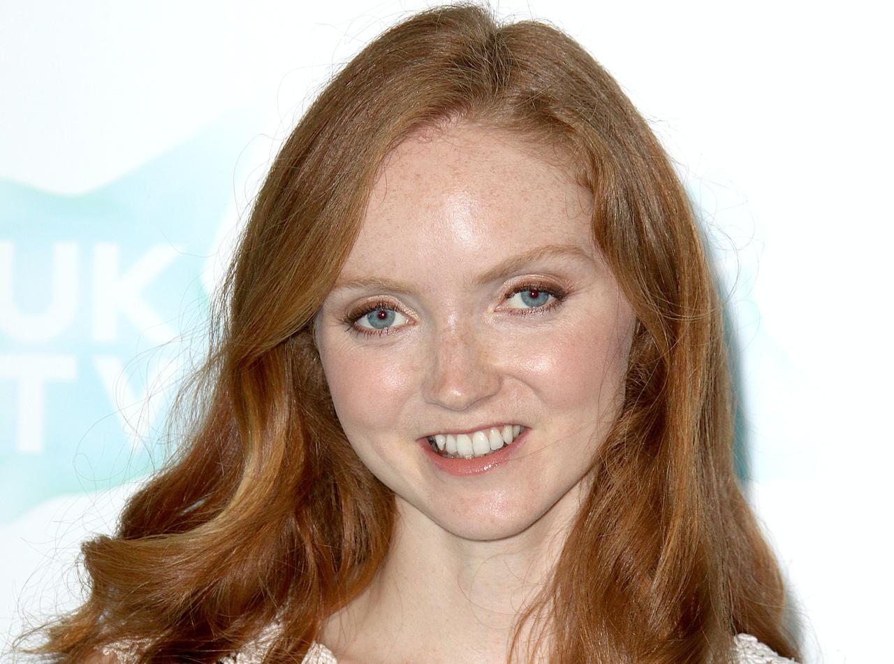 モデルのリリー・コール、「私はストレートではない」とカミングアウト