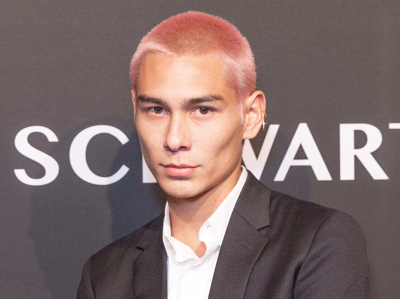 『ゴシップガール』リブート版のネイト！アキ役のエヴァン・モックが魅力的すぎる【特集】