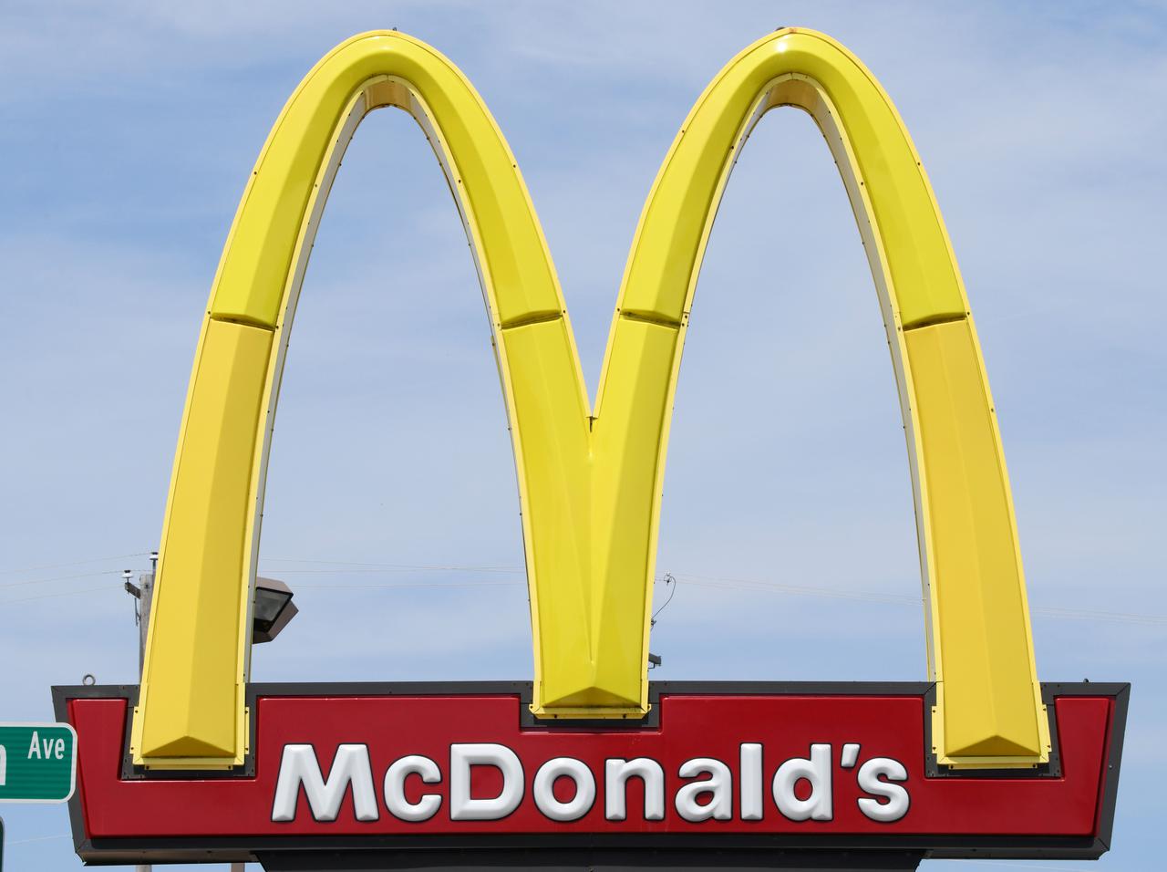 マクドナルド、数十年放置されたアレの「内側」を覗いて『見つかったもの』がすごい…