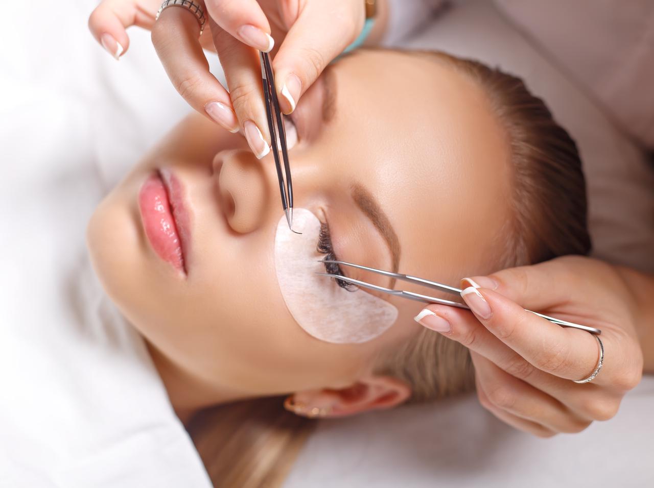 まつげエクステが抜けやすくなる!長持ちさせるために避けたいNG行為3つ